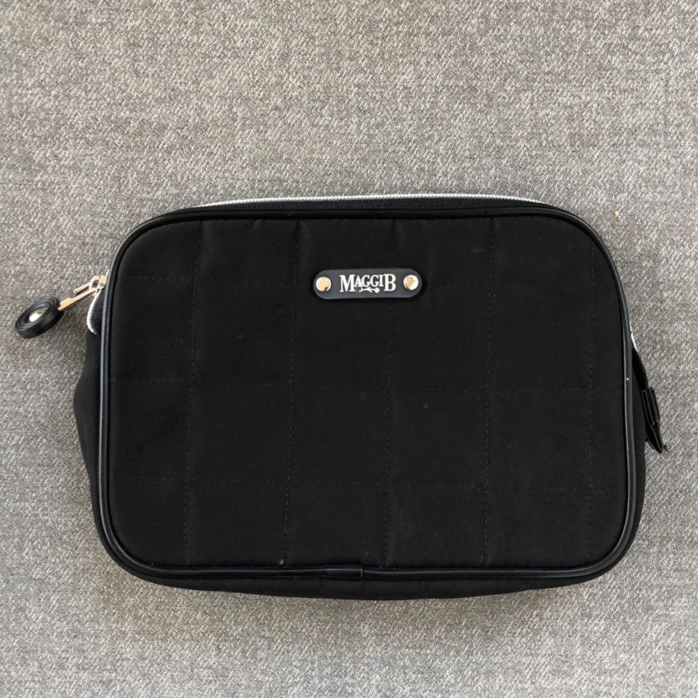 Like new! - MAGGI B Zip Top Quilted Cosmetic Carryall Bag